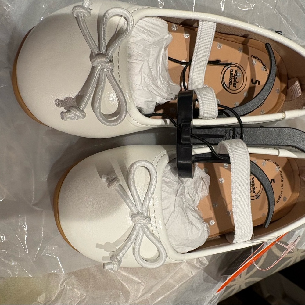 Toddler girl sz 5 white shoes